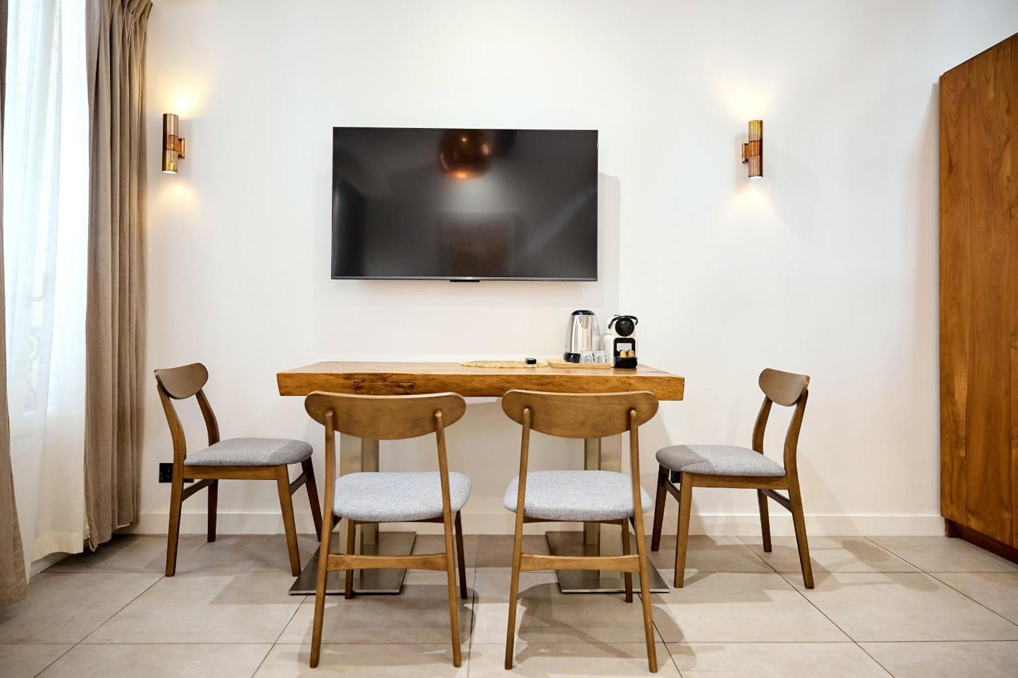 Alma Apartment